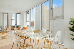Interior - 2BS-Reef6C - Modern Two Bedroom Ocean View (Noord)