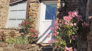 House | Reception - Charming Holiday Home With Swimming Pool (Saint-Sebastien-d'Aigrefeuille)
