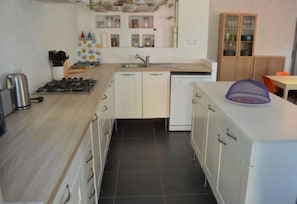 House | Private kitchen - Charming Holiday Home With Swimming Pool (Saint-Sebastien-d'Aigrefeuille)