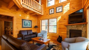 Een gezellig chalet interieur met houten afwerking, een open haard, een televisie en een comfortabele zithoek.