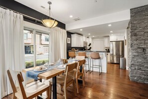 Dining - Modern Mountain Home Near Park City & Jordanelle (Kamas)