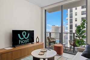 TV - FIFA Fan Fest 15-Min Walk| Downtown 1BR|Brightline (Miami)