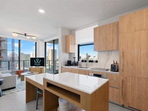 Fridge, microwave, stovetop, dishwasher - 2BR Near FIFA Fan Fest & Bayside Market (Miami)