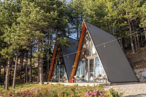 Golden Cabin 2 | Gjinar by PikHost