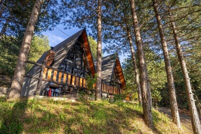 Golden Cabin 3 | Gjinar by PikHost