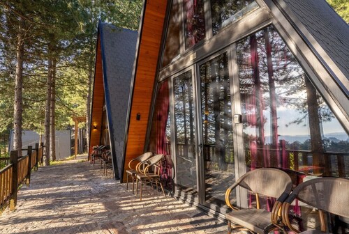 Golden Cabin 4 | Gjinar by PikHost