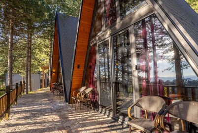 Golden Cabin 4 | Gjinar by PikHost