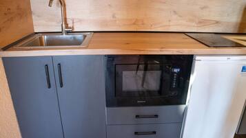 Fridge, microwave, stovetop, cookware/dishes/utensils