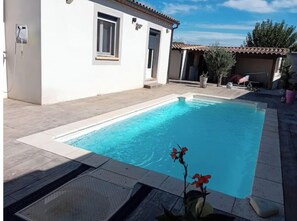 Outdoor pool - Studio with swimming pool, shops 5 minutes away. GRD pine forest in quiet neighborhood (Nissan-lez-Enserune)