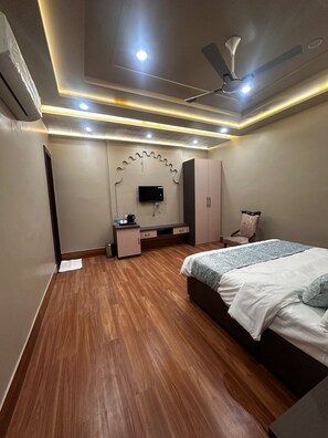 ملاءات من القطن المصري وأغطية فراش متميزة وألحفة محشوة بالريش