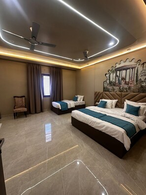 Kolmen hengen luksushuone | Egyptinpuuvillaiset lakanat, ylelliset vuodevaatteet, untuvapeitot