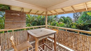 Outdoor dining - Newly Remodeled Boutique Beachside 2bd | Aloha Pualani Suite 1 (Kihei)
