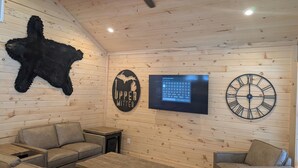 Smart TV - Superior Black Bear Lodge-new construction on trail 8 (Grand Marais)
