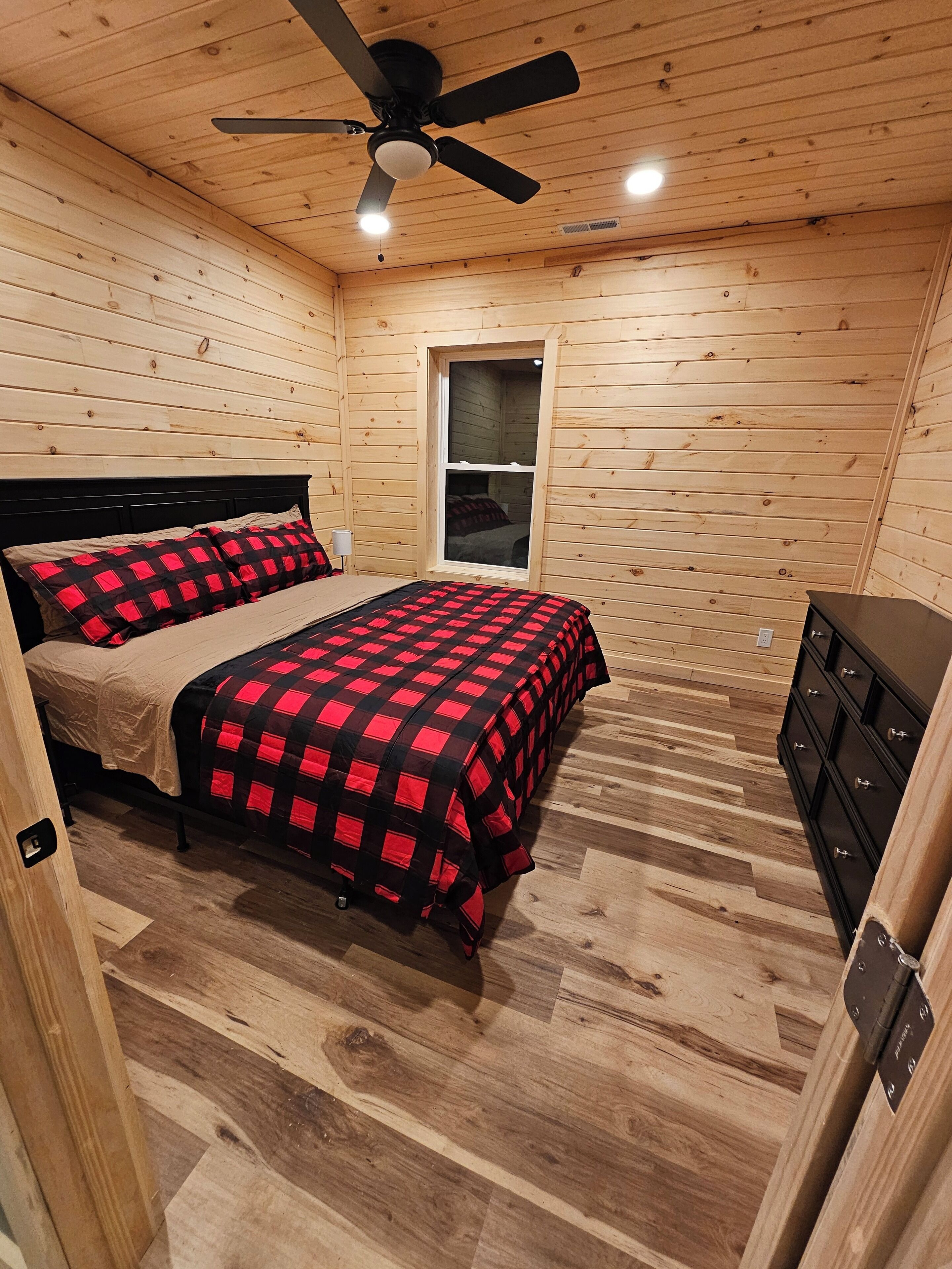 4 bedrooms, WiFi, bed sheets, wheelchair access