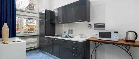 Leilighet – comfort | Eget kjøkken | Kjøleskap, mikrobølgeovn, kokeplater og kjøkkenutstyr