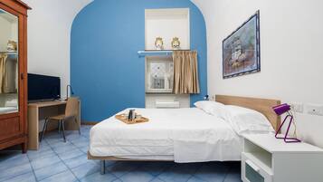 Comfort Apartment | In-room safe, desk, laptop workspace, blackout curtains