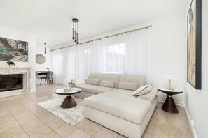 Een televisie en een kantoor