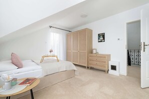 3 slaapkamers, een bureau, een strijkplank/strijkijzer, wifi