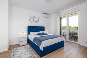 1 slaapkamer, een strijkplank/strijkijzer, wifi, beddengoed