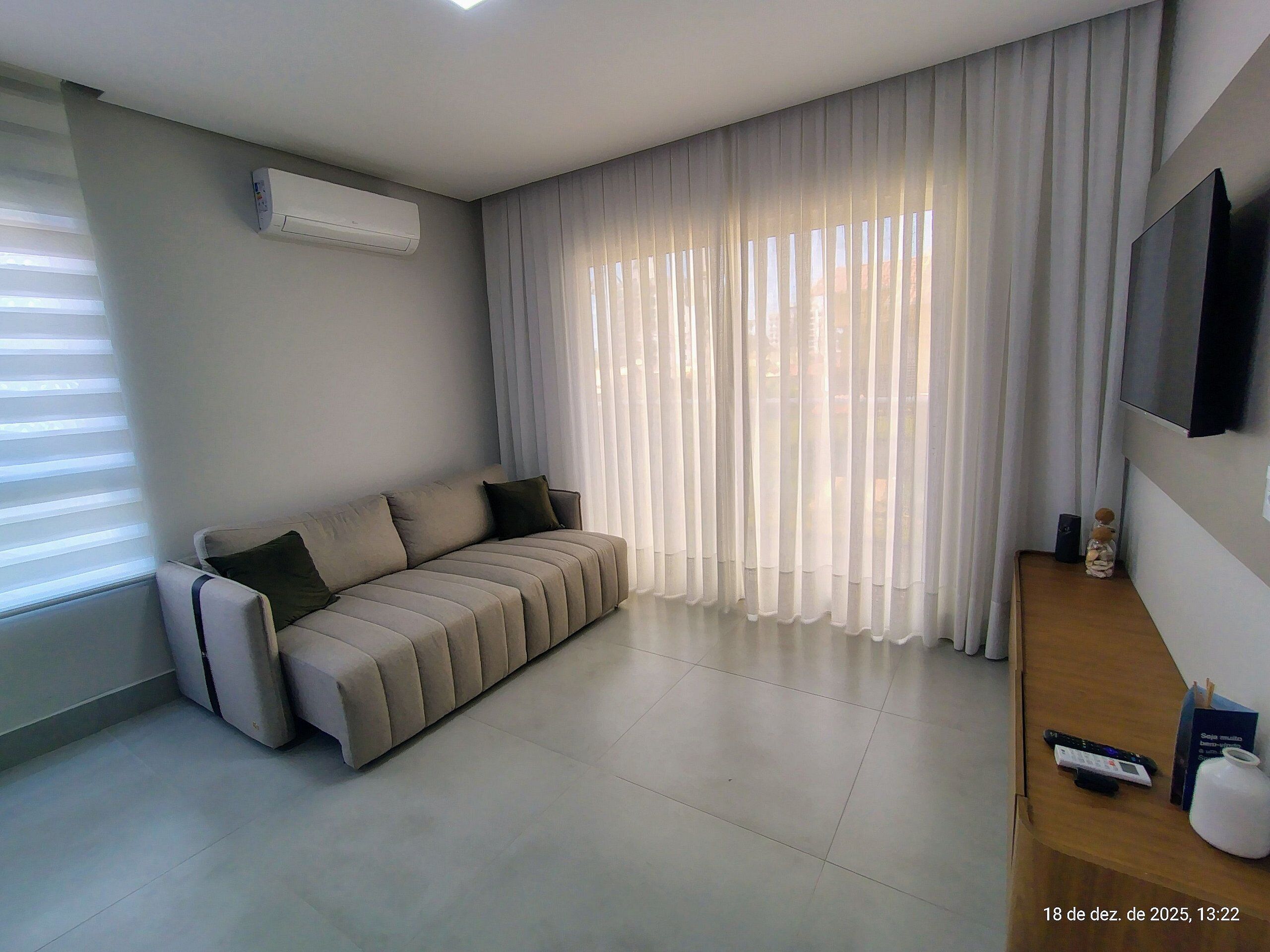 基础公寓 | 起居区 | 32-英寸智能电视（配备数码频道）