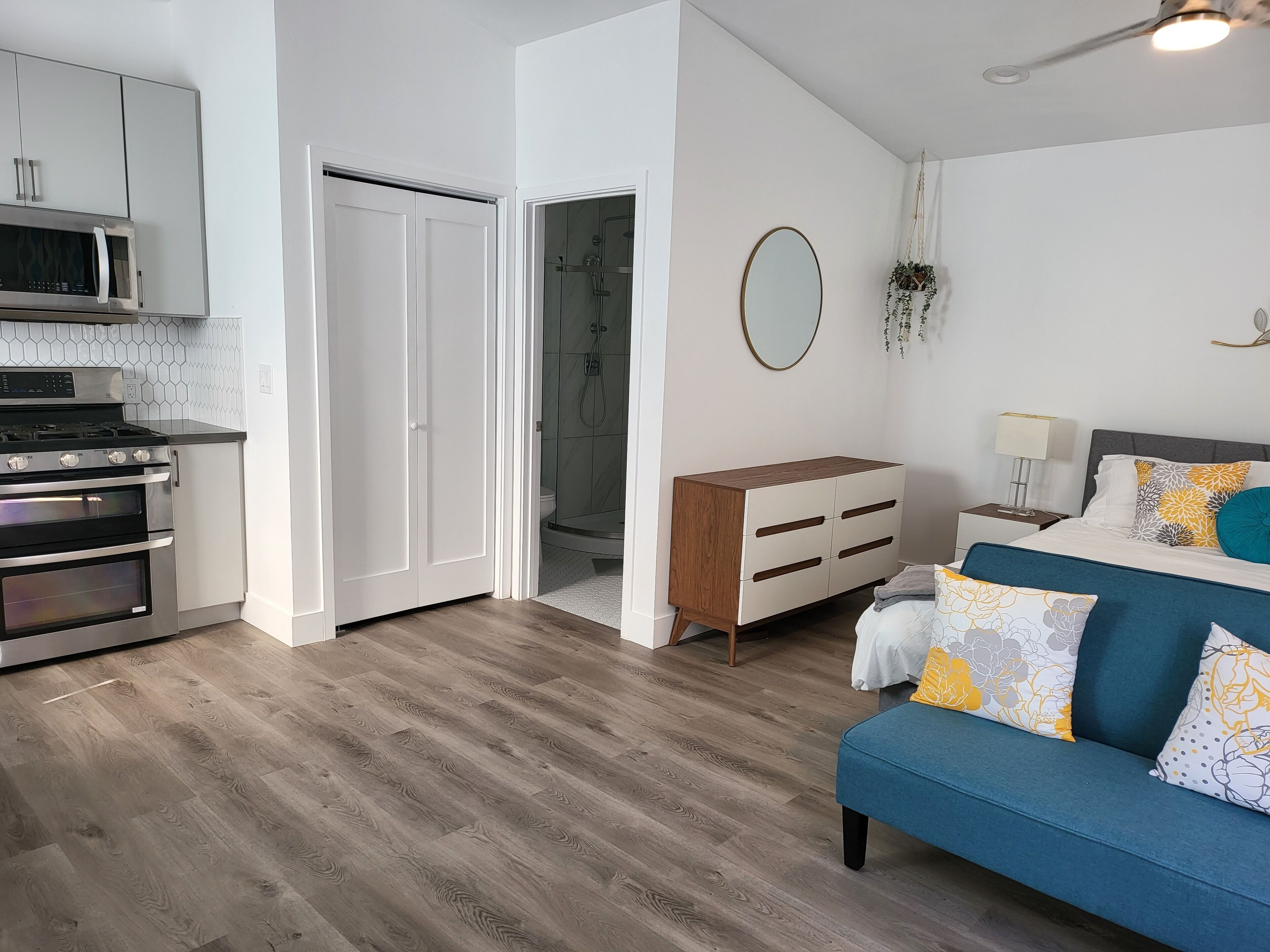 Iron/ironing board, WiFi, bed sheets