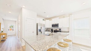Fridge, microwave, oven, stovetop - Palmeras Place 170-Townhouse-Sleeps 10 (Panama City Beach)