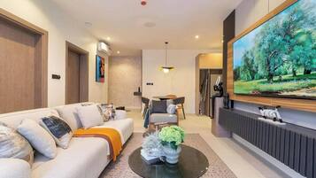 Deluxe Apartment, Balcony, City View | Living area