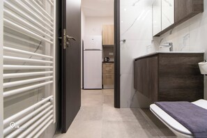 Fridge, oven, stovetop, coffee/tea maker - Apollon - Premium Studio Near Metro Athens (Athina)