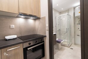 Shower, hair dryer, towels, soap - Apollon - Premium Studio Near Metro Athens (Athina)