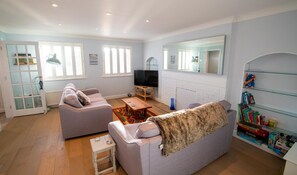TV, books - Rye & Shine - Rye Town Centre (East Sussex)