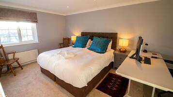 3 bedrooms, travel cot, WiFi, bed sheets