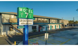 Exterior - Sports & Adventure Ready - King Room Near Chase Field (Maricopa County)