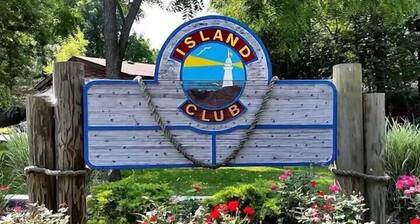 Easy Stay w/ 2 Parking Spots | 8 ppl | IC83