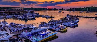 Easy Stay w/ 2 Parking Spots | 8 ppl | IC83