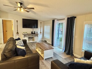 TV - Your Crew’s Comfort Zone | 10 ppl | IC105 (Put-in-Bay)