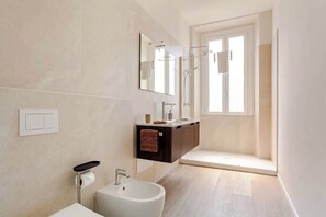 Shower, hair dryer, shampoo