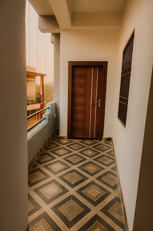 Quarto casal conforto, 1 cama Queen, para não fumantes | Fachada. SRT Homes