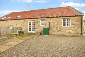 Outdoor dining - Cherry Blossom - North East Escapes (Bamburgh)