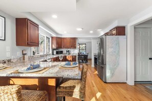 Coffee/tea maker, fridge, microwave, oven - Dog Friendly, Game Room, Central AC! (Chatham)