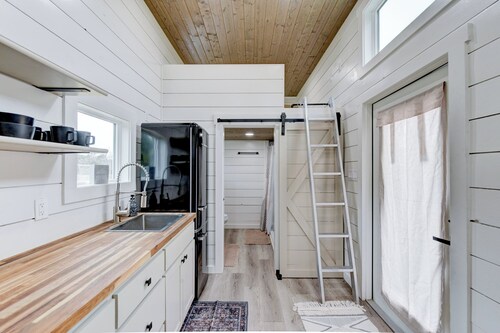 Canary-Inspired Tiny Home Retreat Near Blanco State Park