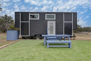 Outdoor dining - Canary-Inspired Tiny Home Retreat Near Blanco State Park (Blanco)