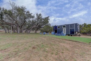 Exterior - Canary-Inspired Tiny Home Retreat Near Blanco State Park (Blanco)