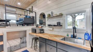 Frigorifero, microonde, macchina per tè/caffè