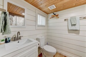 Sèche-cheveux, serviettes fournies