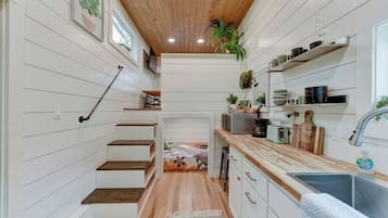 Frigorifero, microonde, macchina per tè/caffè