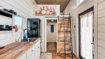 Frigorifero, microonde, macchina per tè/caffè