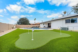 Outdoor pool, a heated pool - Private Heated Pool | Putting Green & Fireplace (Phoenix)