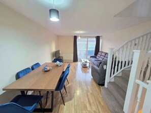 Interior - Large 4BDR Home Near Stratford Station (Greater London)