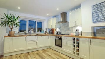 Dishwasher, cookware/dishes/utensils