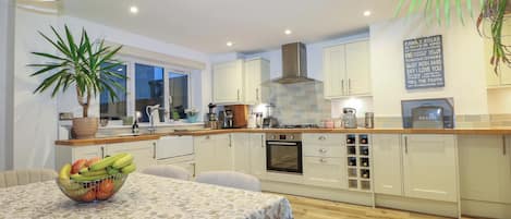 Dishwasher, cookware/dishes/utensils